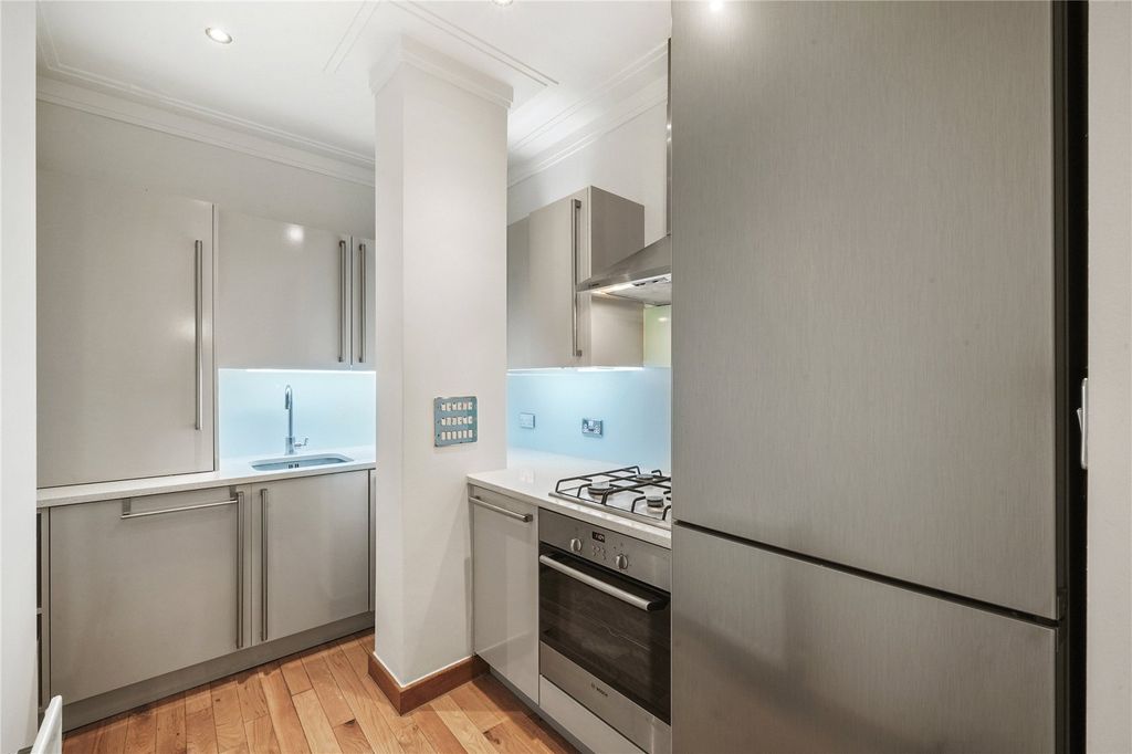 Property photo 2 of 11 Kitchen