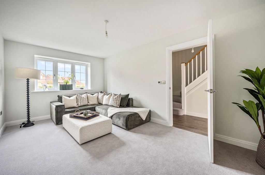 Property photo 3 of 6 1380666-7-6914Ae7...