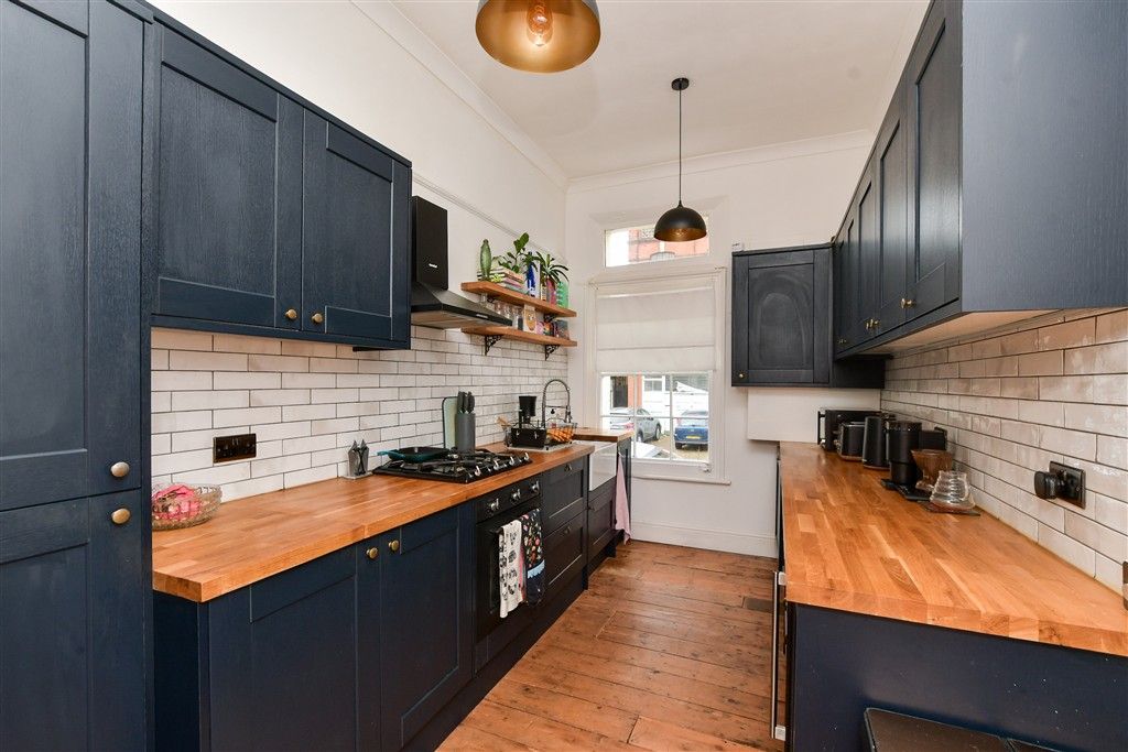 Property photo 3 of 17 Kitchen