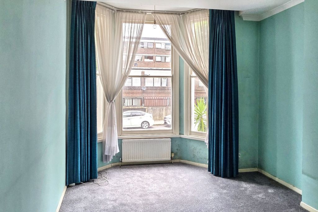 Property photo 3 of 10 63B Cornwall Crescent, London W11 1Pj