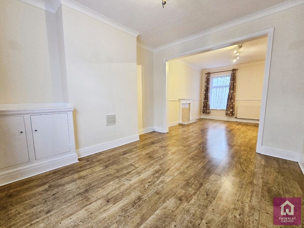 Property photo 2 of 14 Picture No. 10