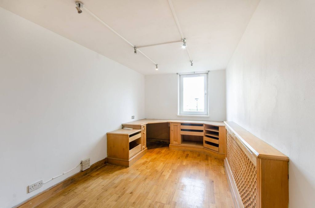 Property photo 3 of 11