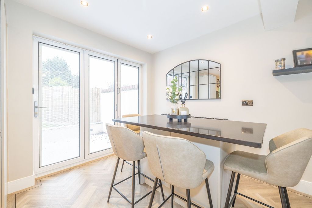 Property photo 3 of 15 Picture 3