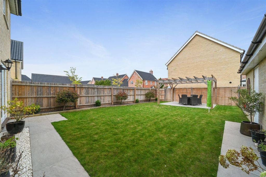 Property photo 3 of 17 Garden