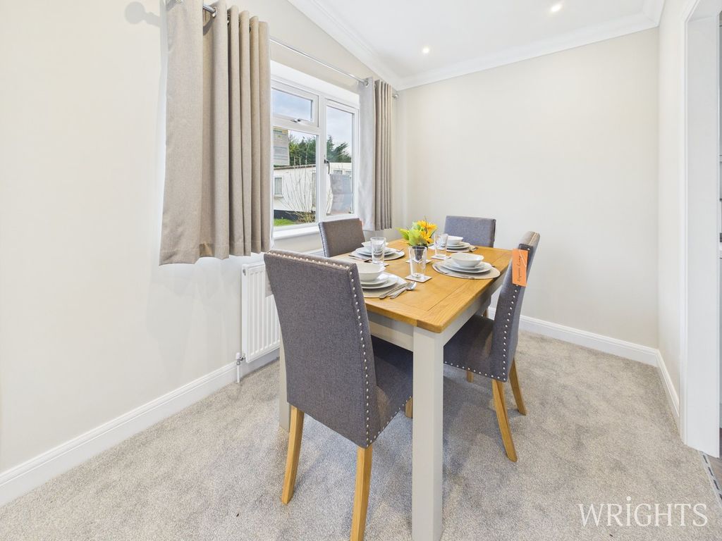 Property photo 3 of 17 Dining Area