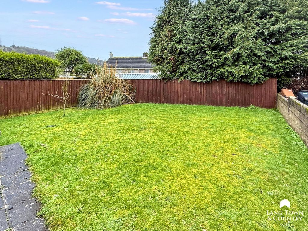 Property photo 2 of 11