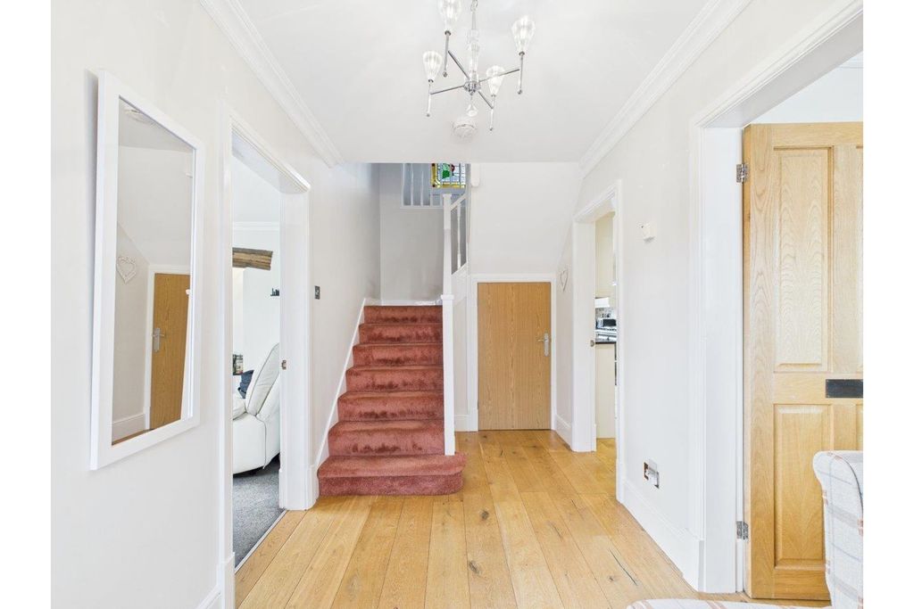 Property photo 2 of 27