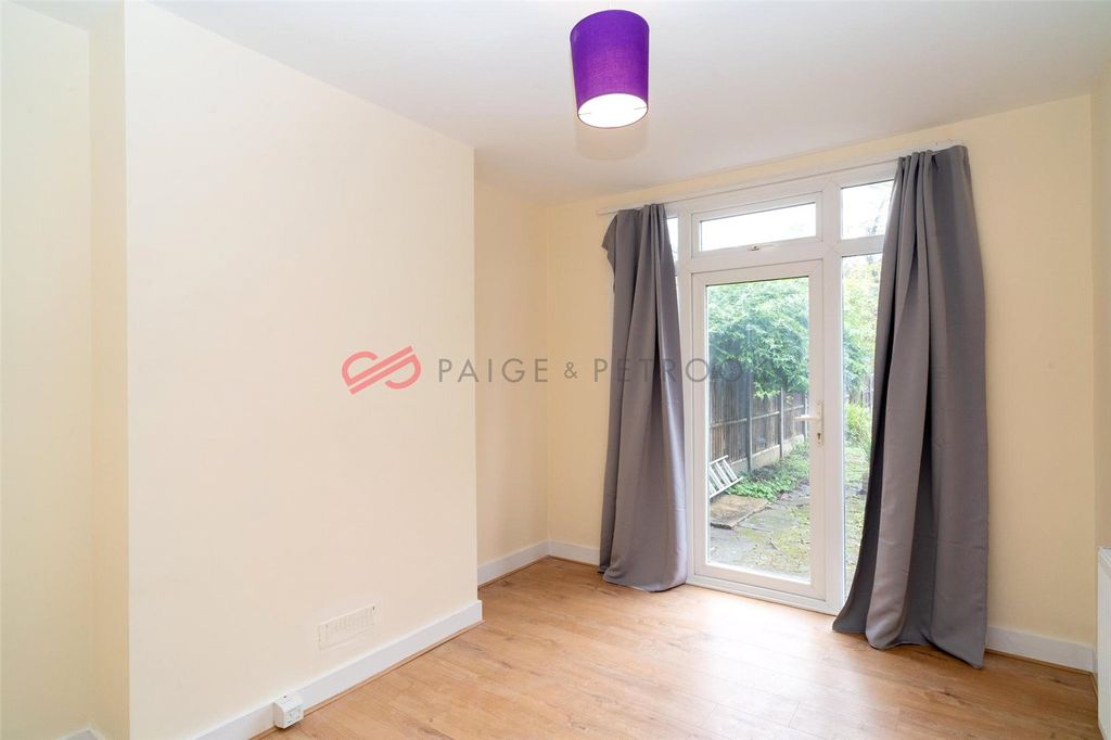 Property photo 3 of 11 Picture No. 06