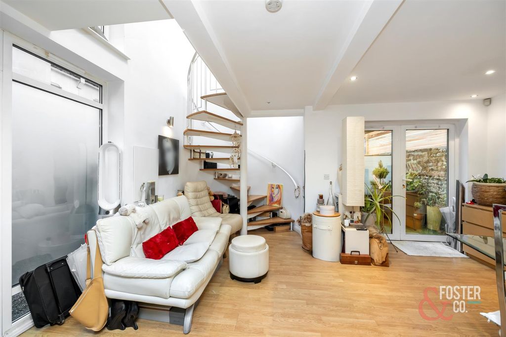 Property photo 2 of 23 Albany Mews, 8-009.Jpg