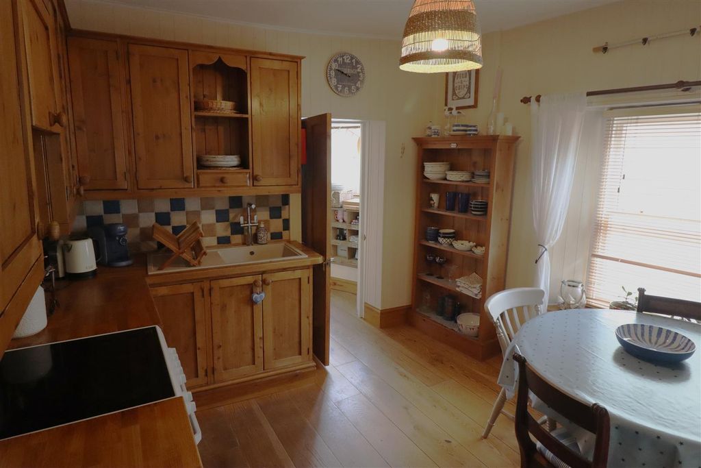 Property photo 3 of 8 Kitchen.Jpg