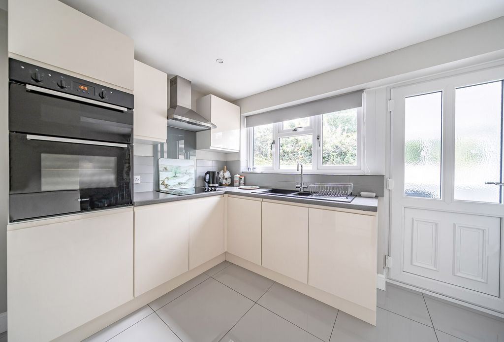 Property photo 2 of 14 1346029-20-68B9B6...