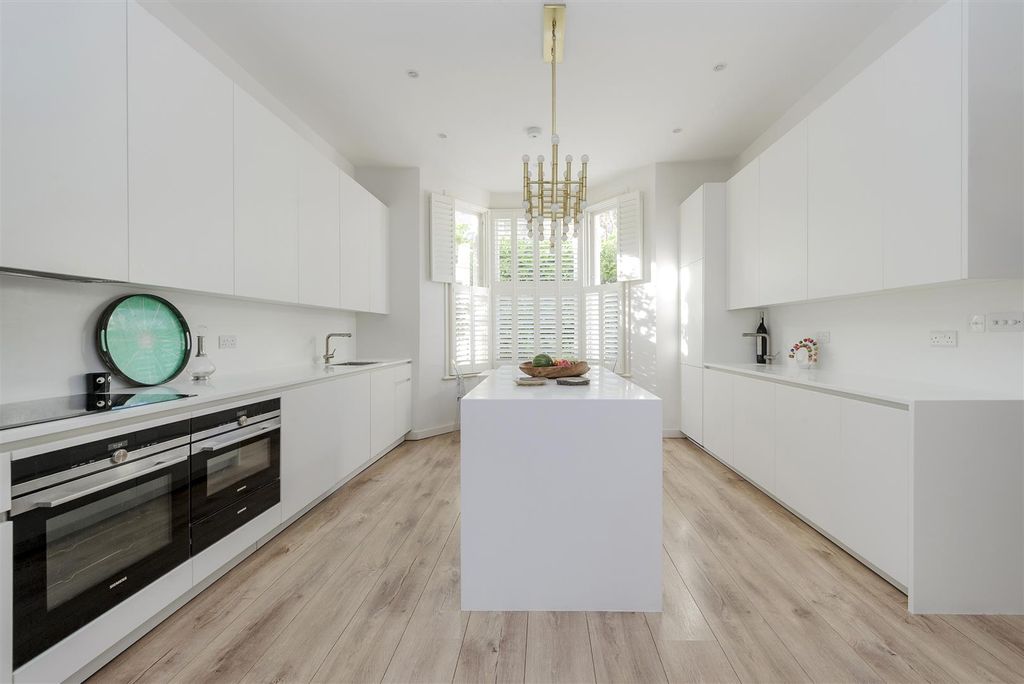 Property photo 3 of 18 Agate Road