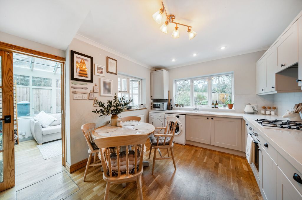 Property photo 3 of 21 1374779-11-693c11...