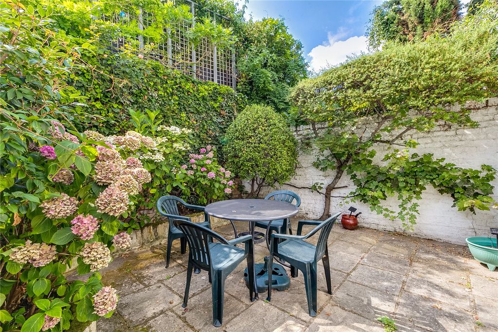 Property photo 2 of 9