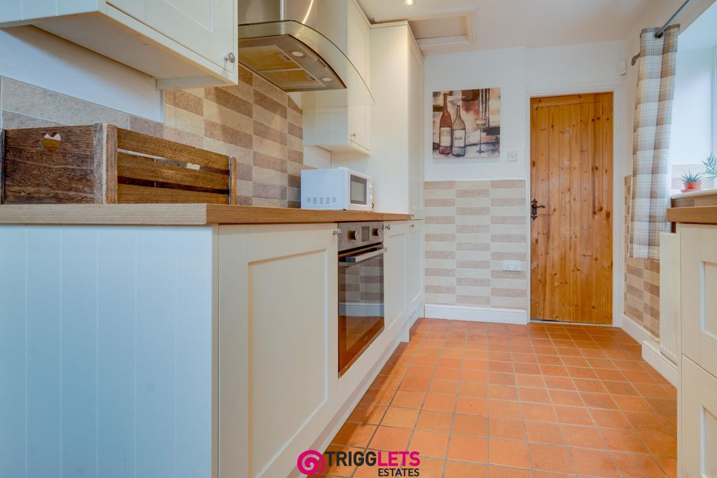 Property photo 2 of 32