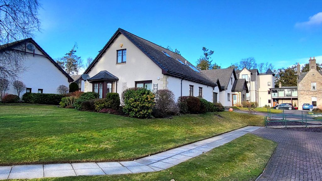 Property photo 3 of 34