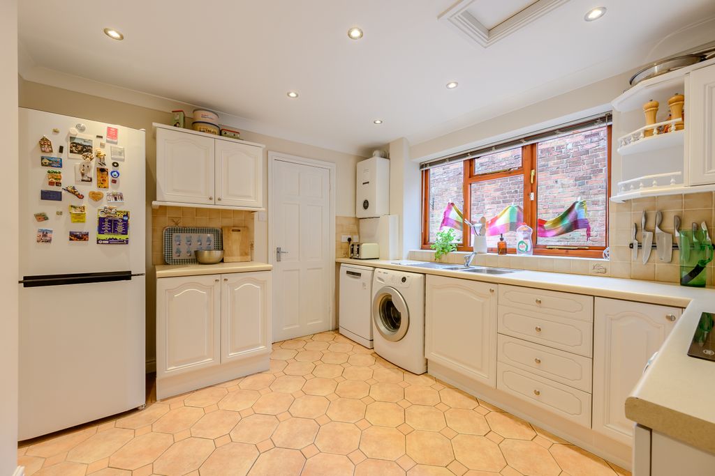 Property photo 2 of 26