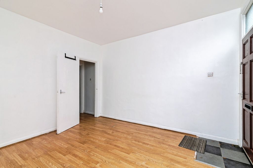 Property photo 3 of 17 Photo