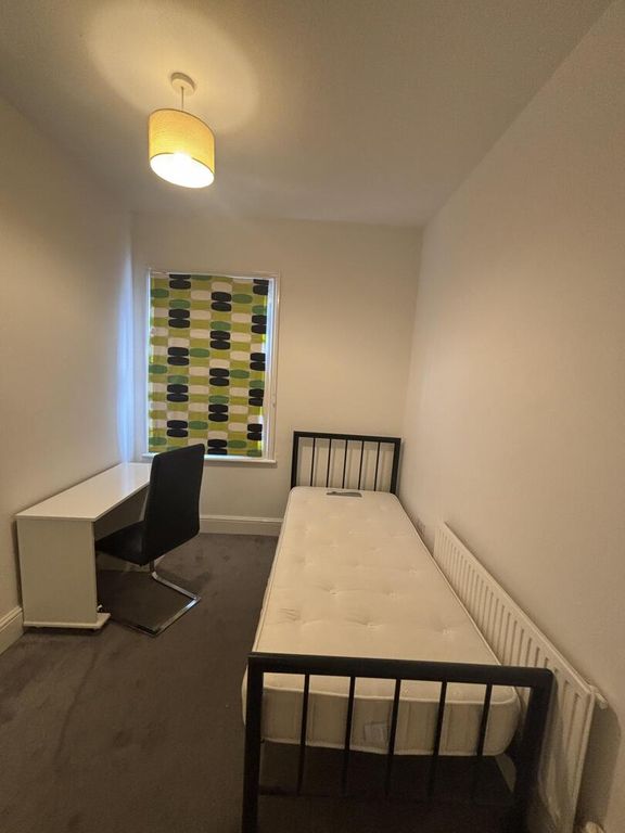 Property photo 3 of 6 Room 6 First Floor Front Left