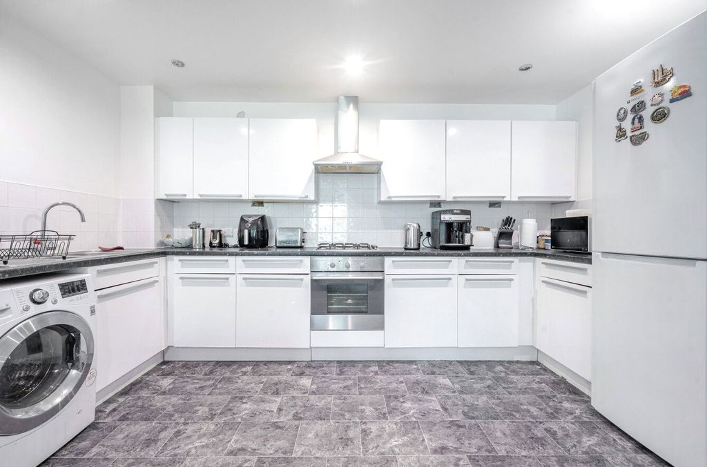 Property photo 2 of 11 Kitchen