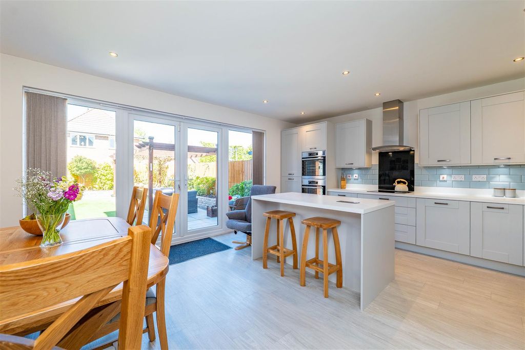 Property photo 3 of 34 Kitchen/Dining Room
