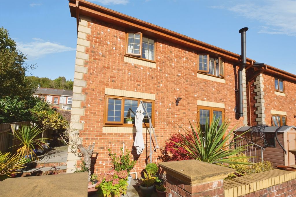 Property photo 3 of 27