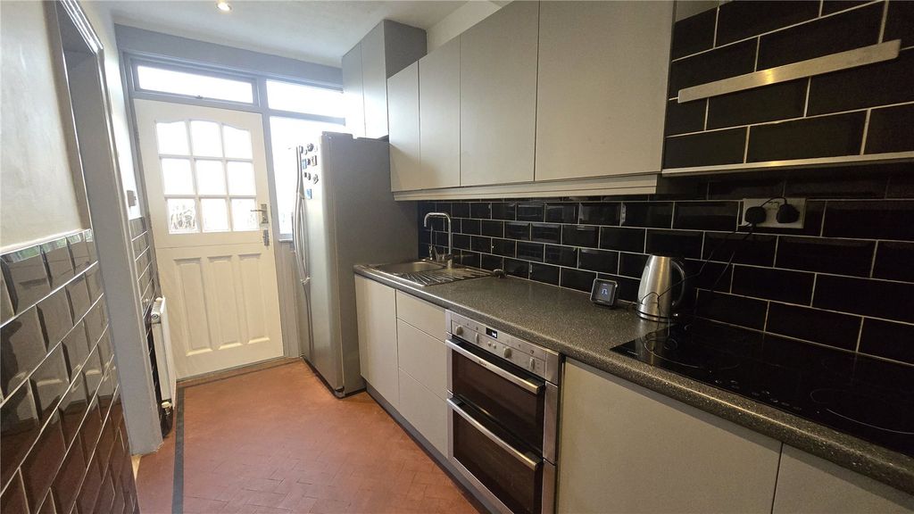 Property photo 2 of 15 Picture No. 11