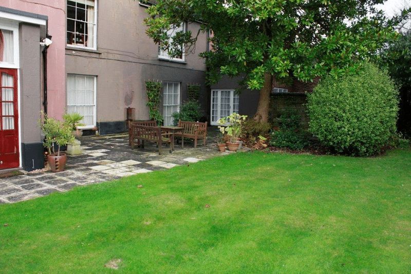 Property photo 2 of 11 Photo 4