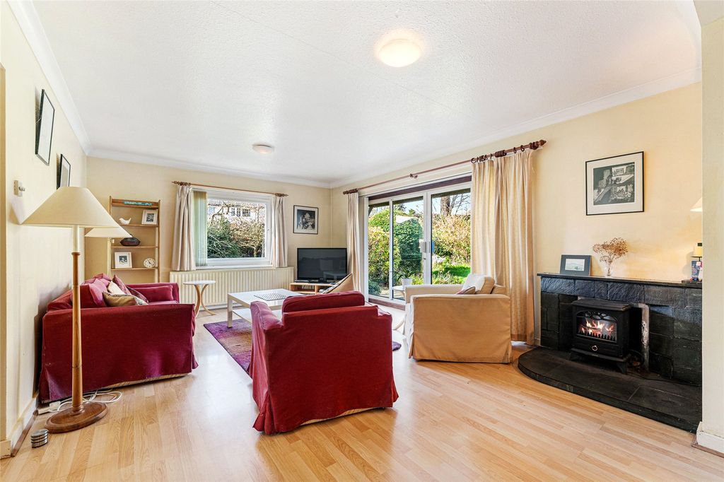 Property photo 3 of 18 Sitting Room