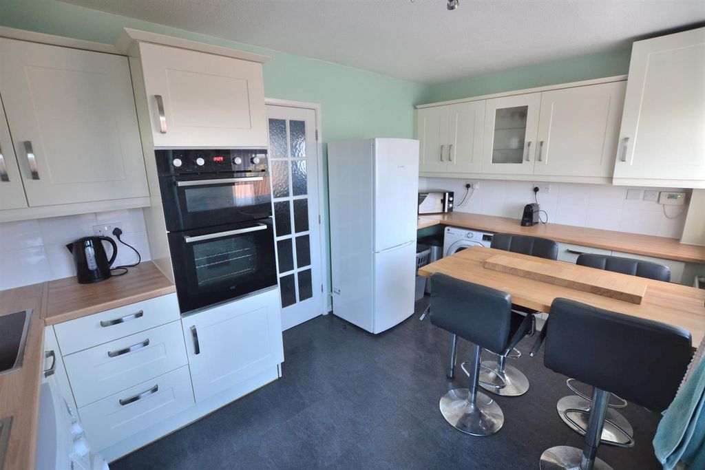 Property photo 2 of 16 Fitted Dining Kitchen