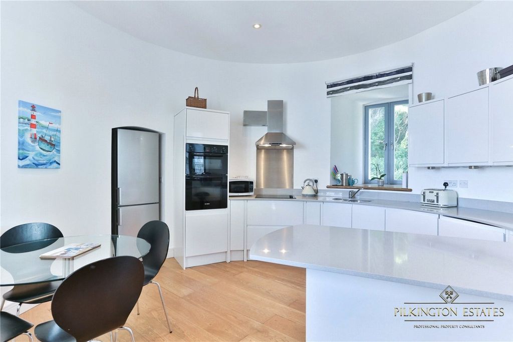 Property photo 3 of 21 4363853