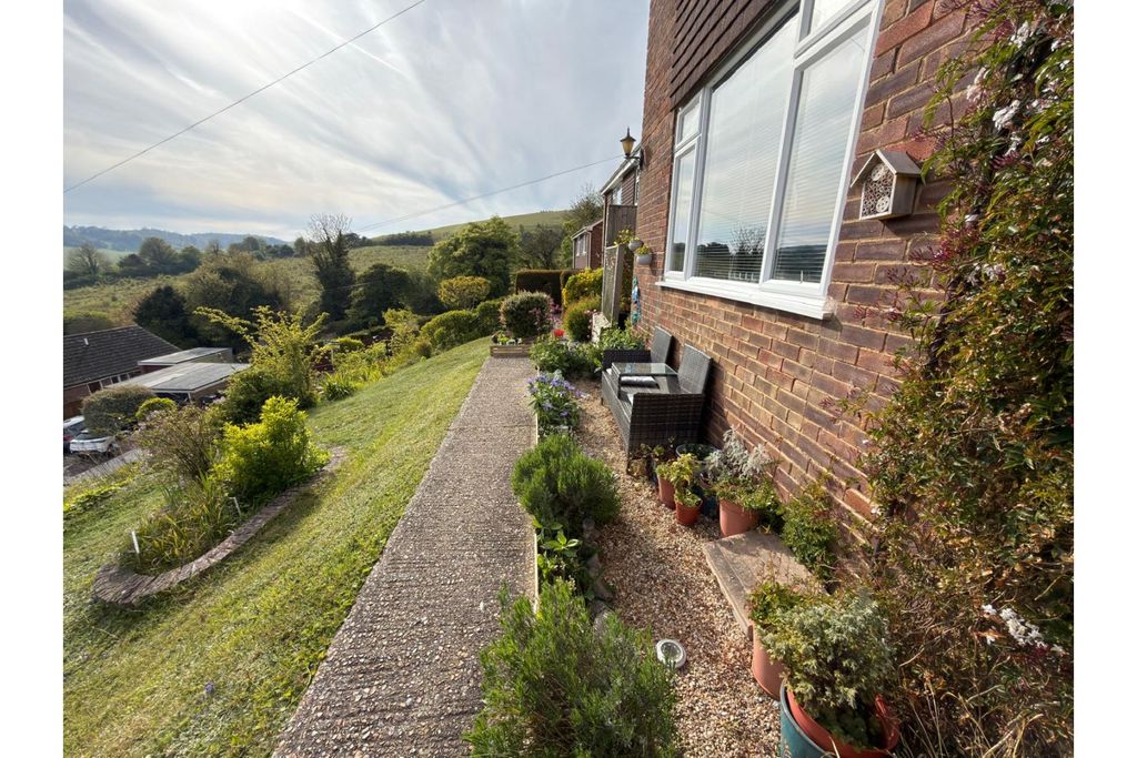 Property photo 2 of 33