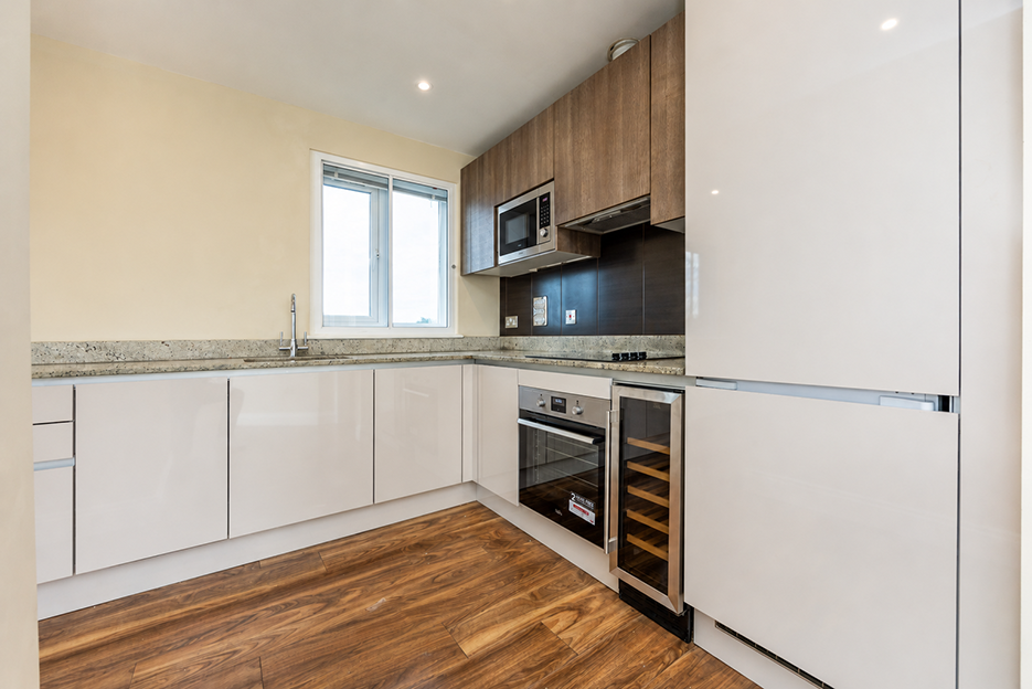 Property photo 3 of 11 Kitchen