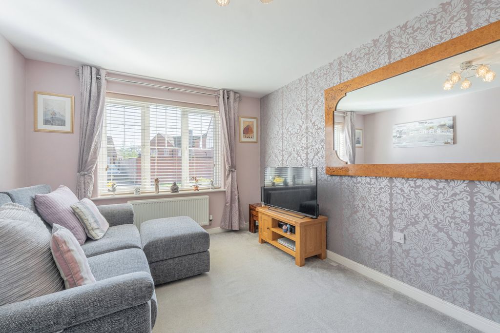 Property photo 3 of 28