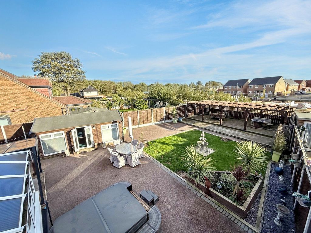 Property photo 3 of 37