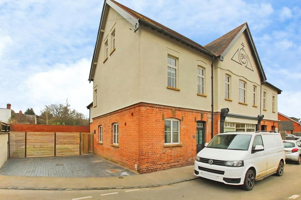 Property photo 1 of 10 External