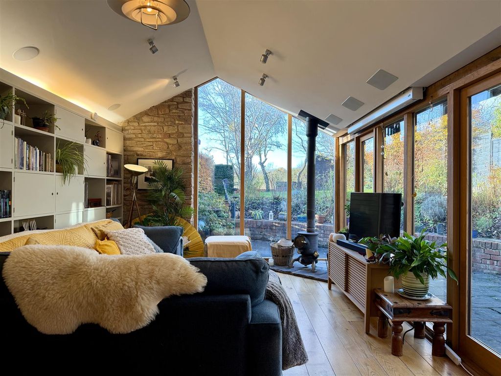 Property photo 2 of 37