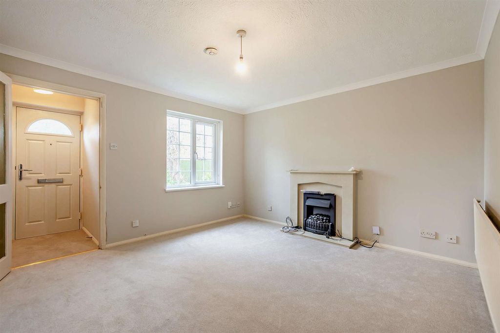 Property photo 3 of 10 8687536-Interior09-800.Jpg