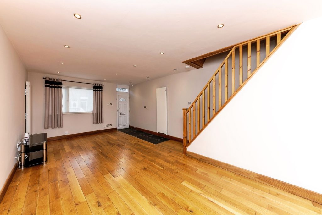 Property photo 3 of 14 Pbox-Img.Jpg