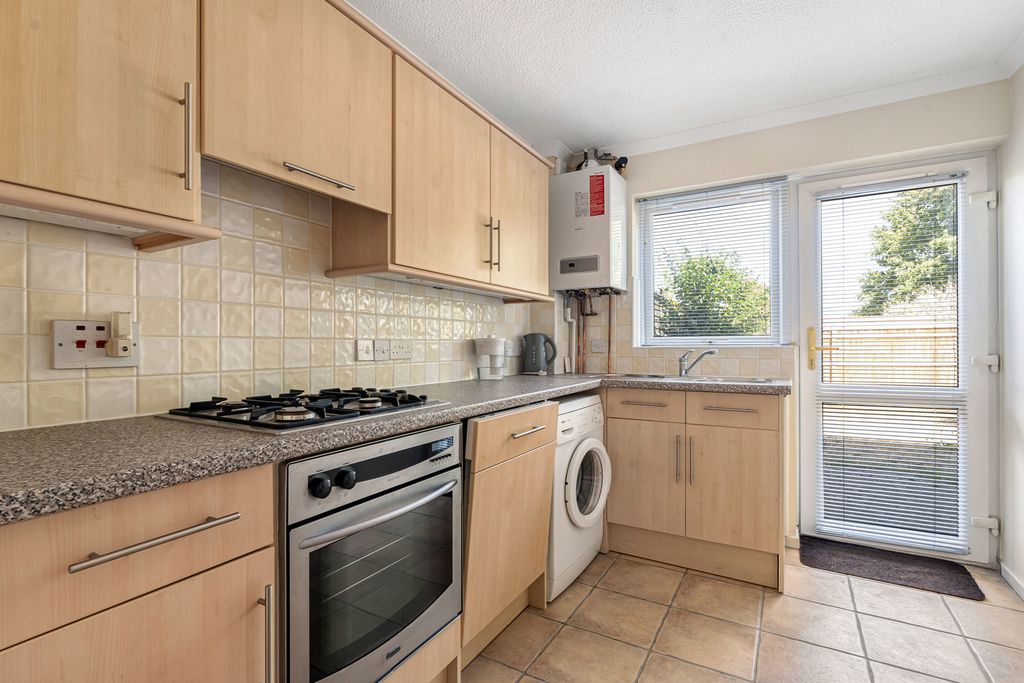 Property photo 2 of 11 Kitchen