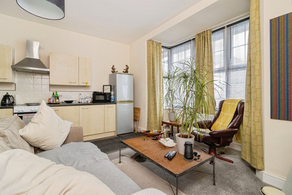 Property photo 2 of 12