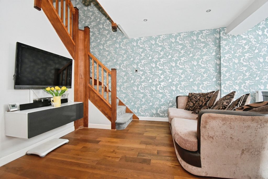 Property photo 3 of 17 Pbox-Img.Jpg
