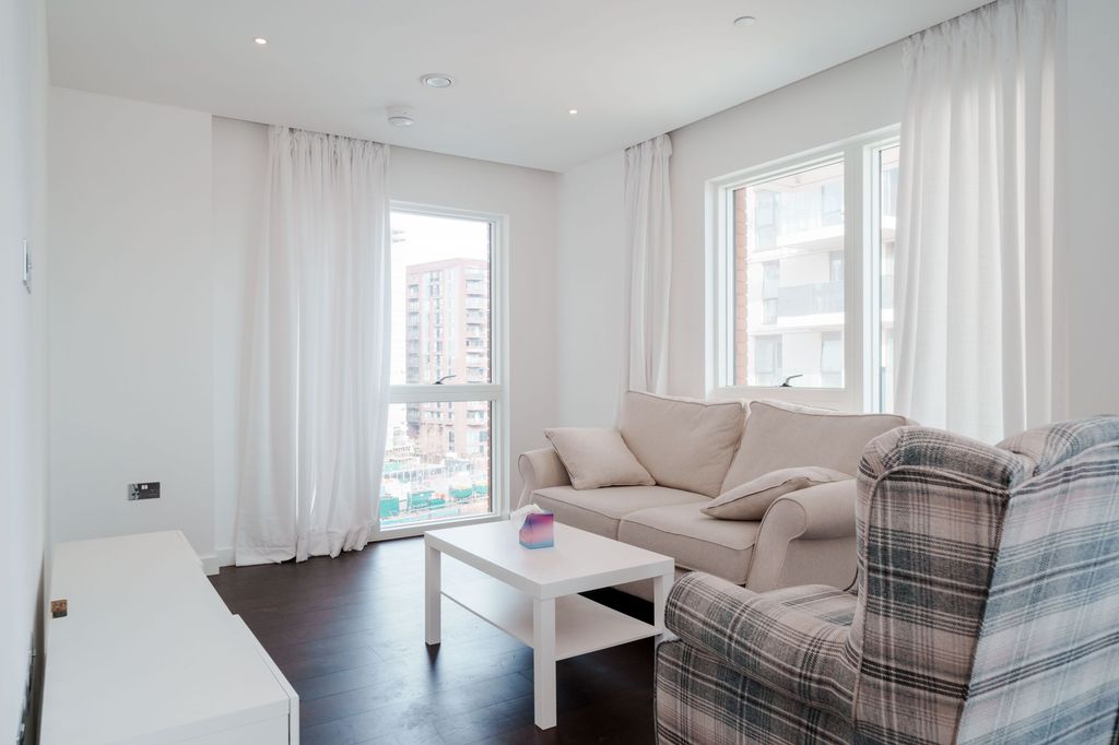 Property photo 2 of 20