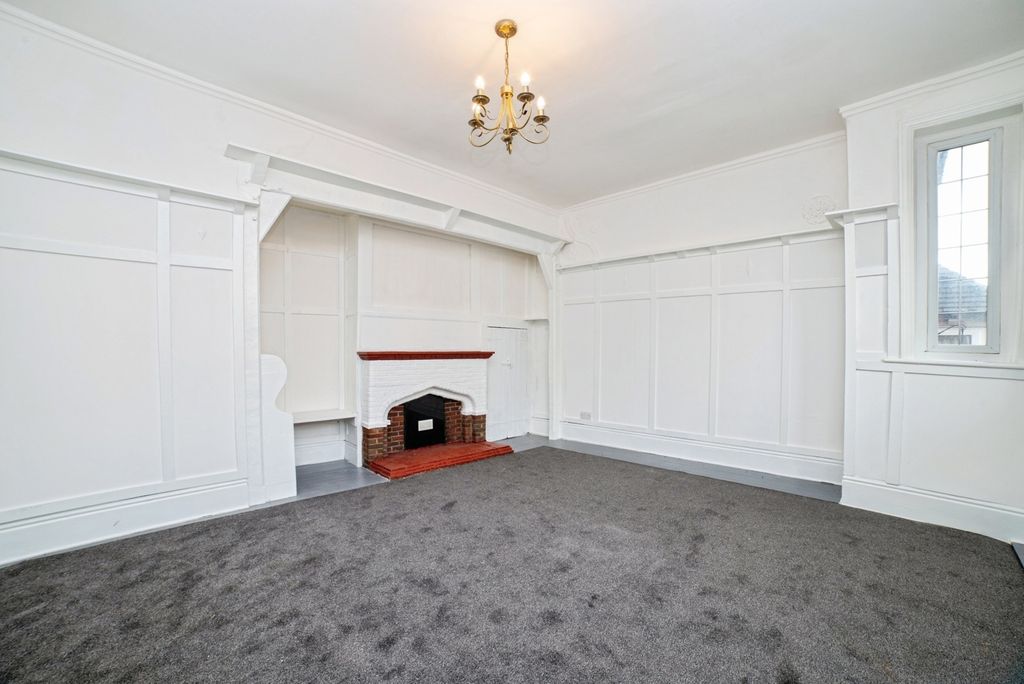 Property photo 2 of 17 Lounge