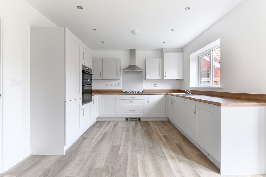 Property photo 2 of 25