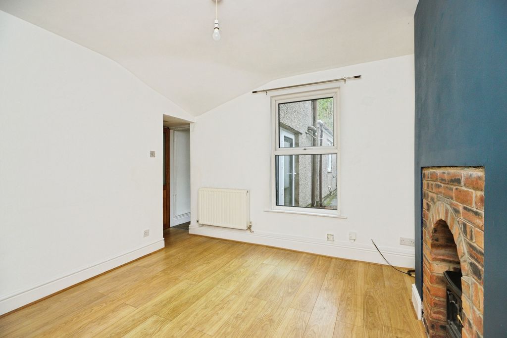 Property photo 3 of 24 Pbox-Img.Jpg