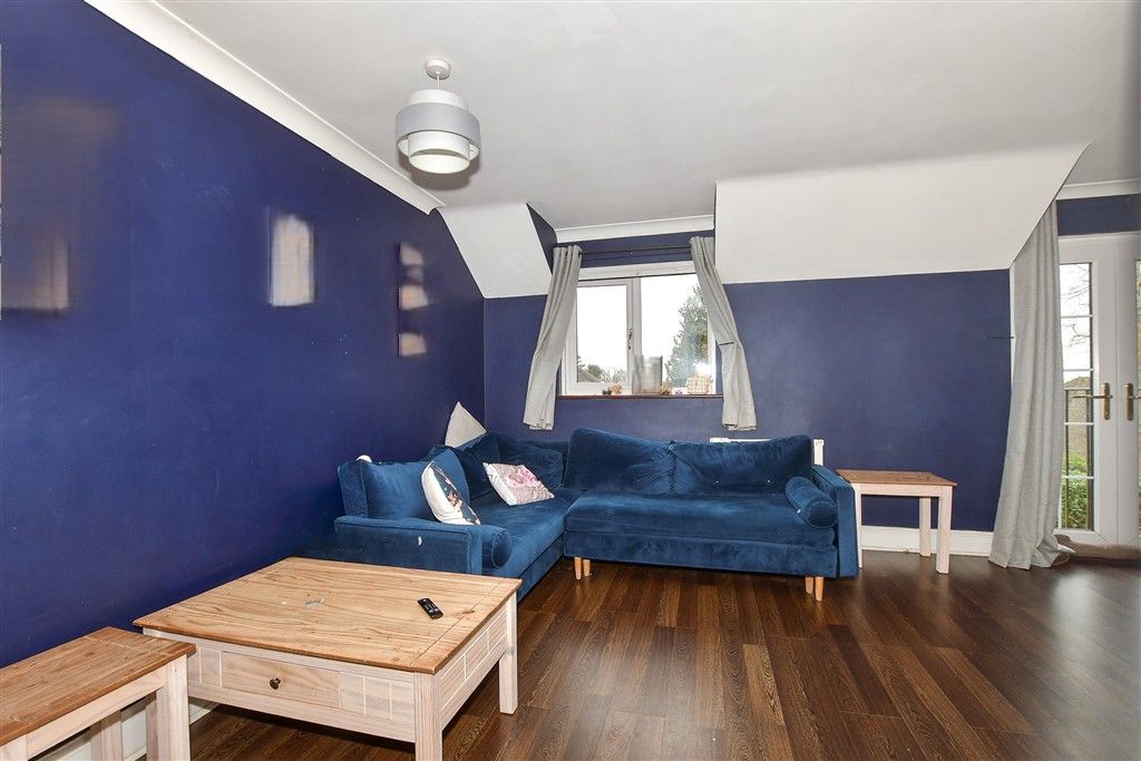 Property photo 3 of 12 Lounge