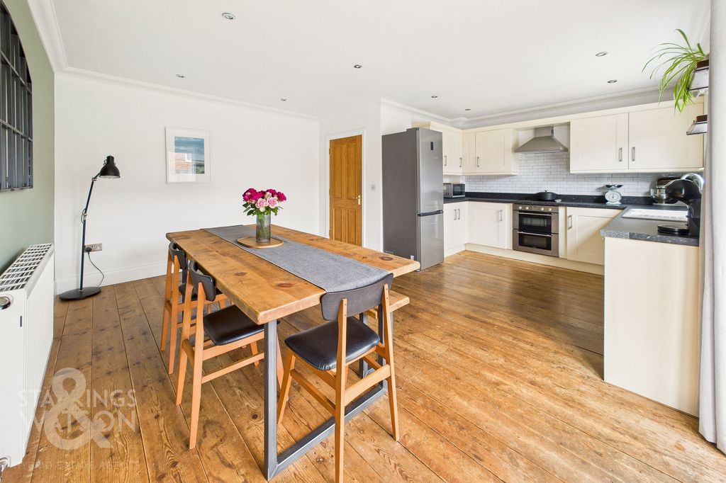 Property photo 2 of 22