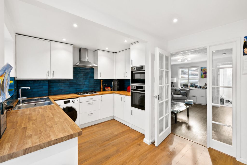 Property photo 2 of 13 Kitchen