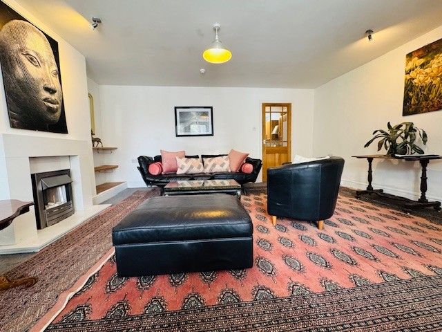 Property photo 1 of 8 Living Room